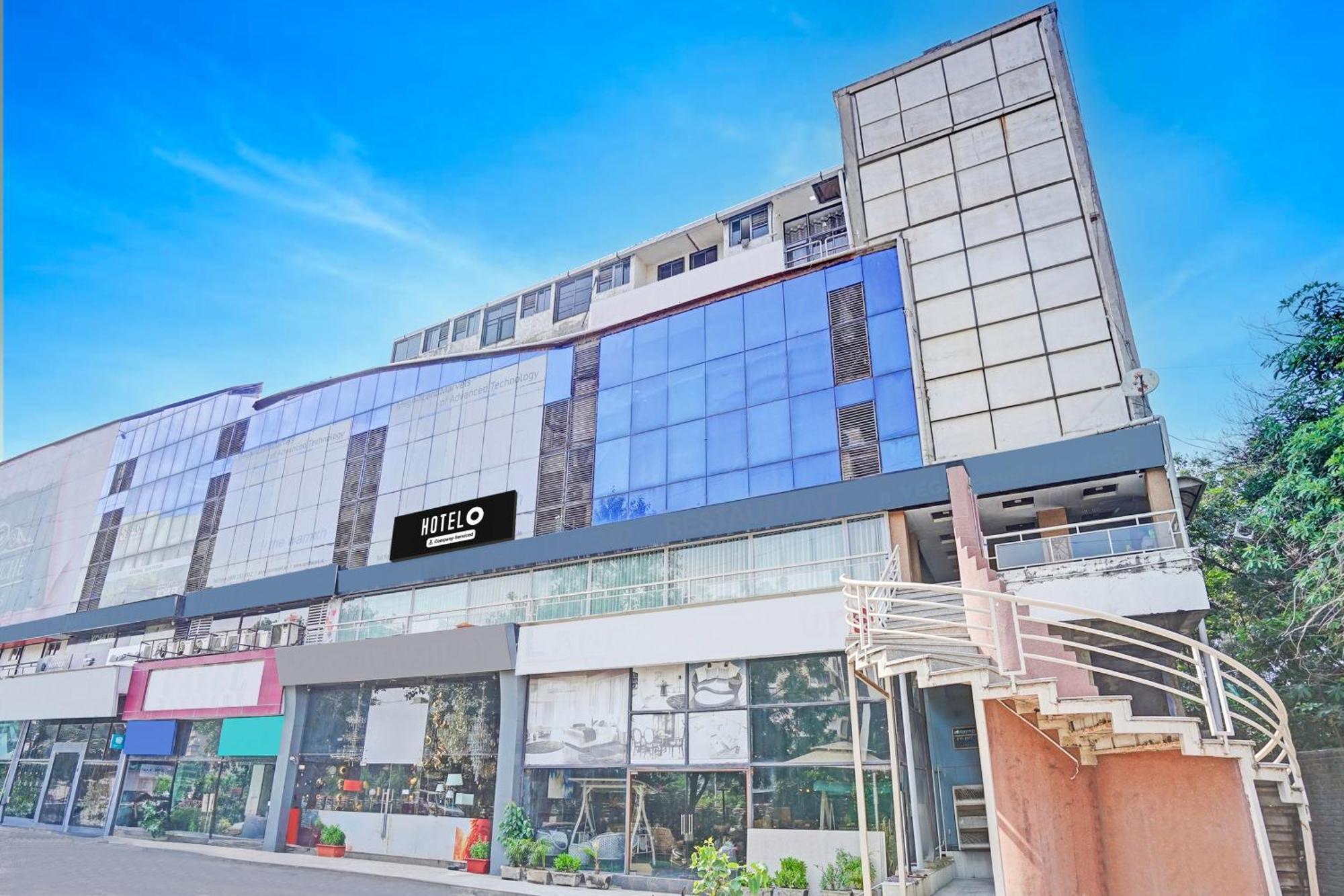 Hotel O S. G. Highway Formerly I Land Park アーメダバード エクステリア 写真
